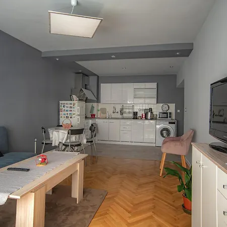 July's Comfort Place Apartment *